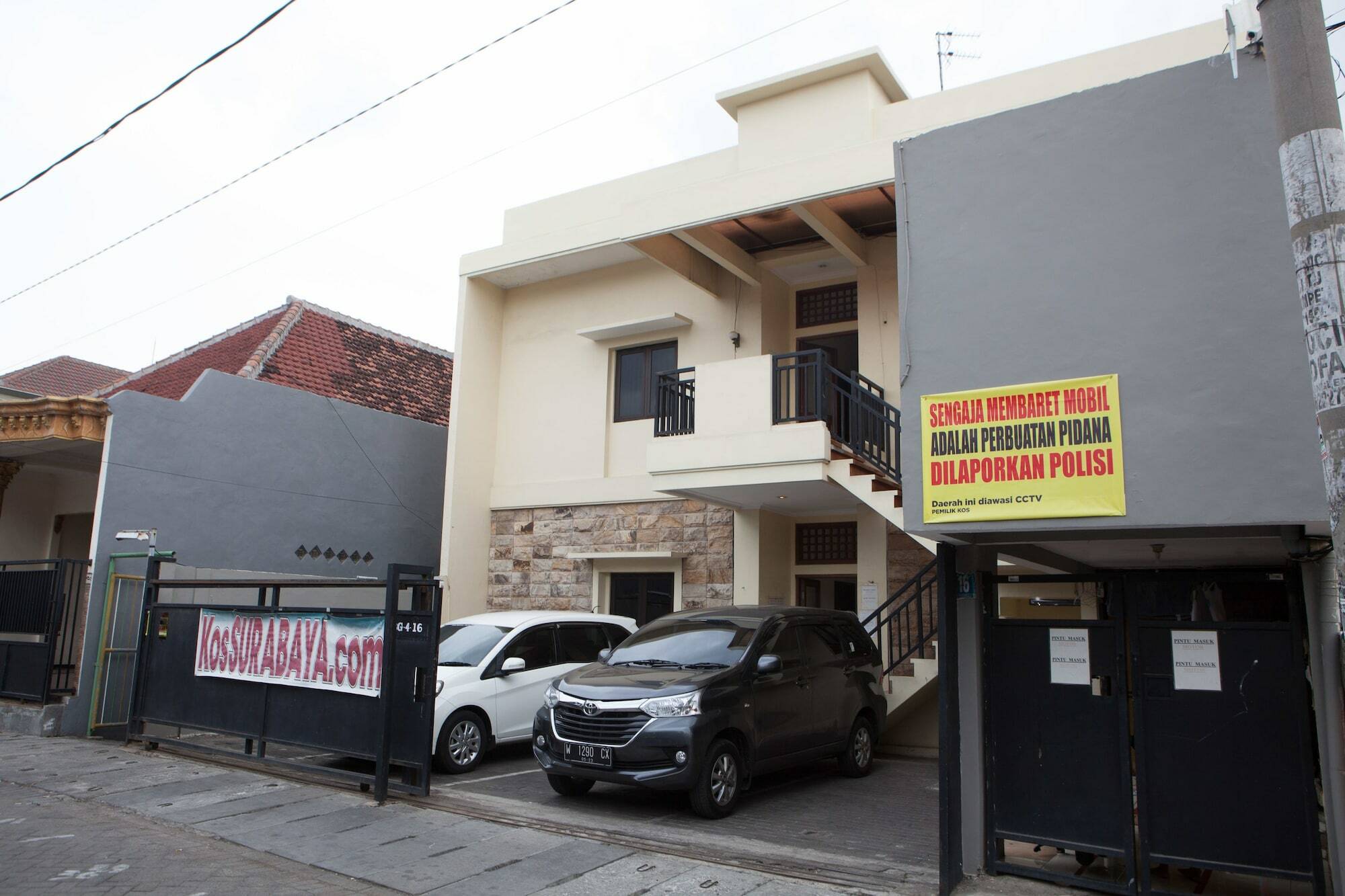 Reddoorz @ Genteng Surabaya Luaran gambar